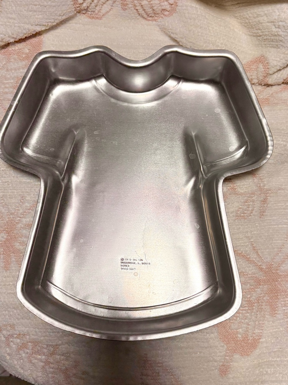 Vintage T-Shirt Cake Pan